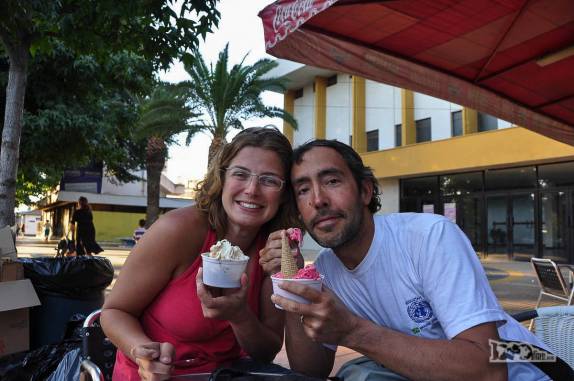 Esbaldando-se com sorvete em Rengo, ao sul de Santiago, no Chile